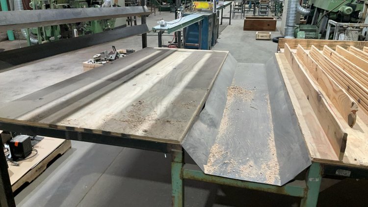 Molder Outfeed Sorting Table