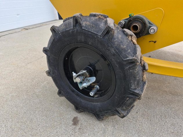 Compact Pull Behind Manure Spreader
