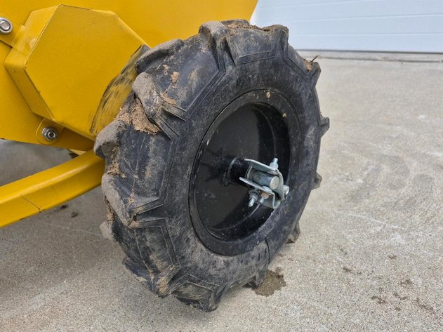 Compact Pull Behind Manure Spreader