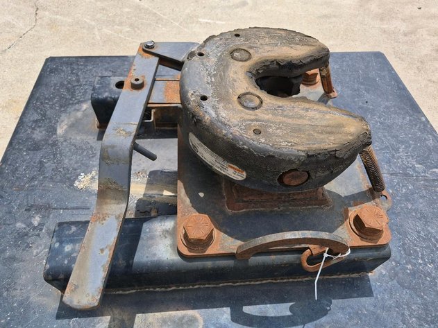 Fifth Wheel Hitch