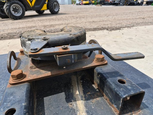 Fifth Wheel Hitch
