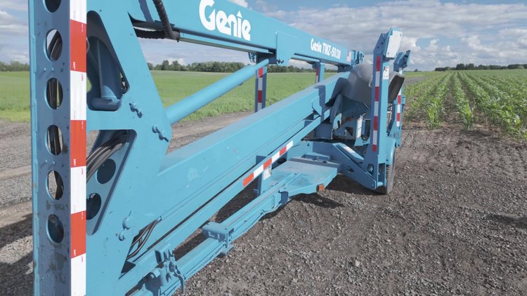 1999 Genie TMZ50/30 Towable Boom Lift