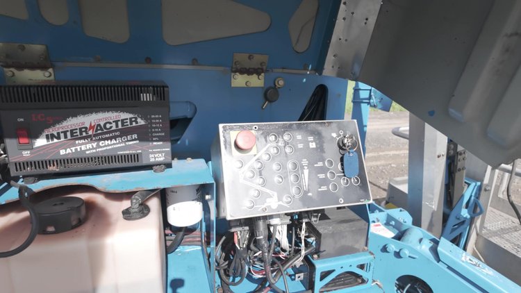 1999 Genie TMZ50/30 Towable Boom Lift