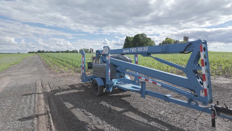 1999 Genie TMZ50/30 Towable Boom Lift