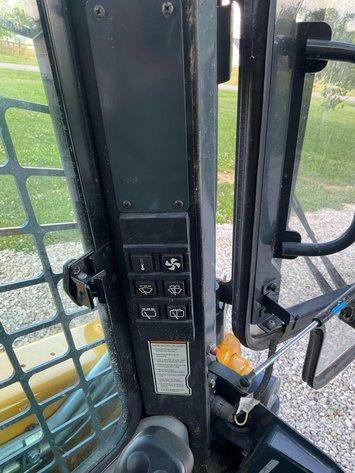 2018 Gehl R165 Skid Steer