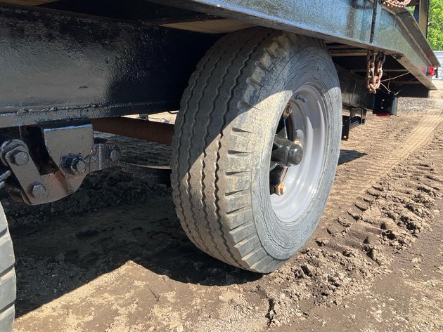 Deckover Equipment Trailer