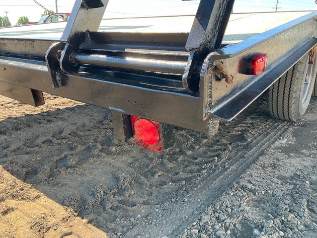 Deckover Equipment Trailer
