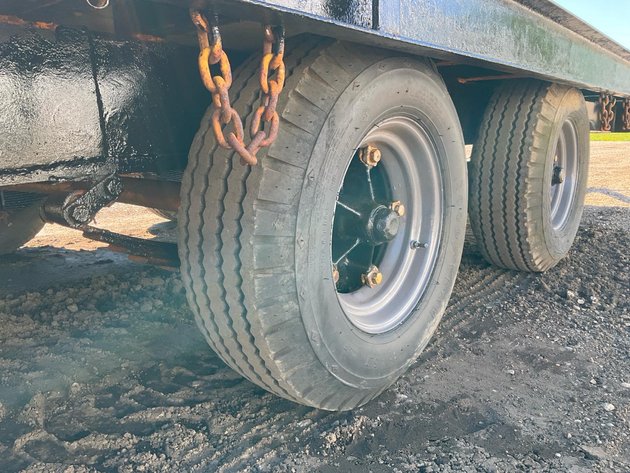 Deckover Equipment Trailer