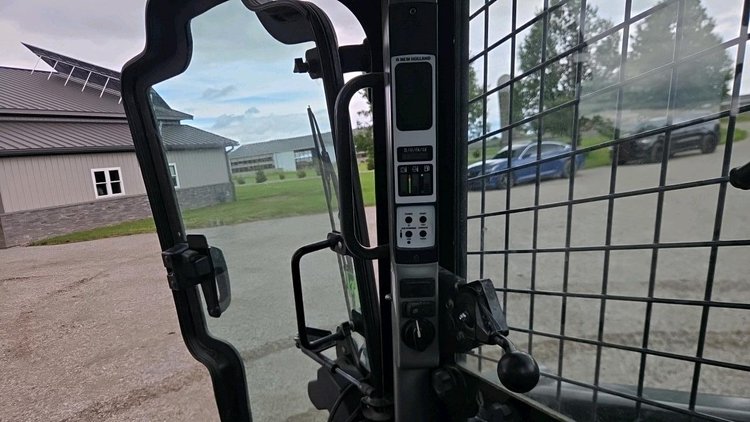 2012 New Holland L220 Skid Steer