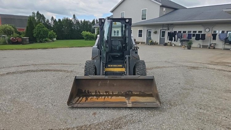 2012 New Holland L220 Skid Steer