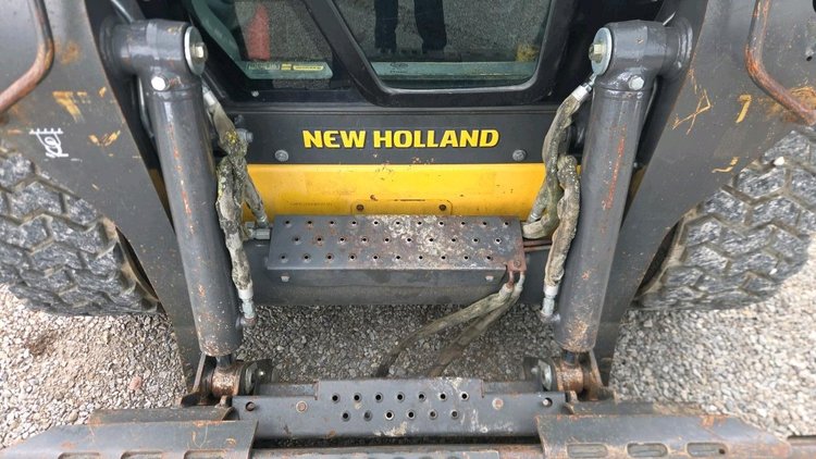 2012 New Holland L220 Skid Steer