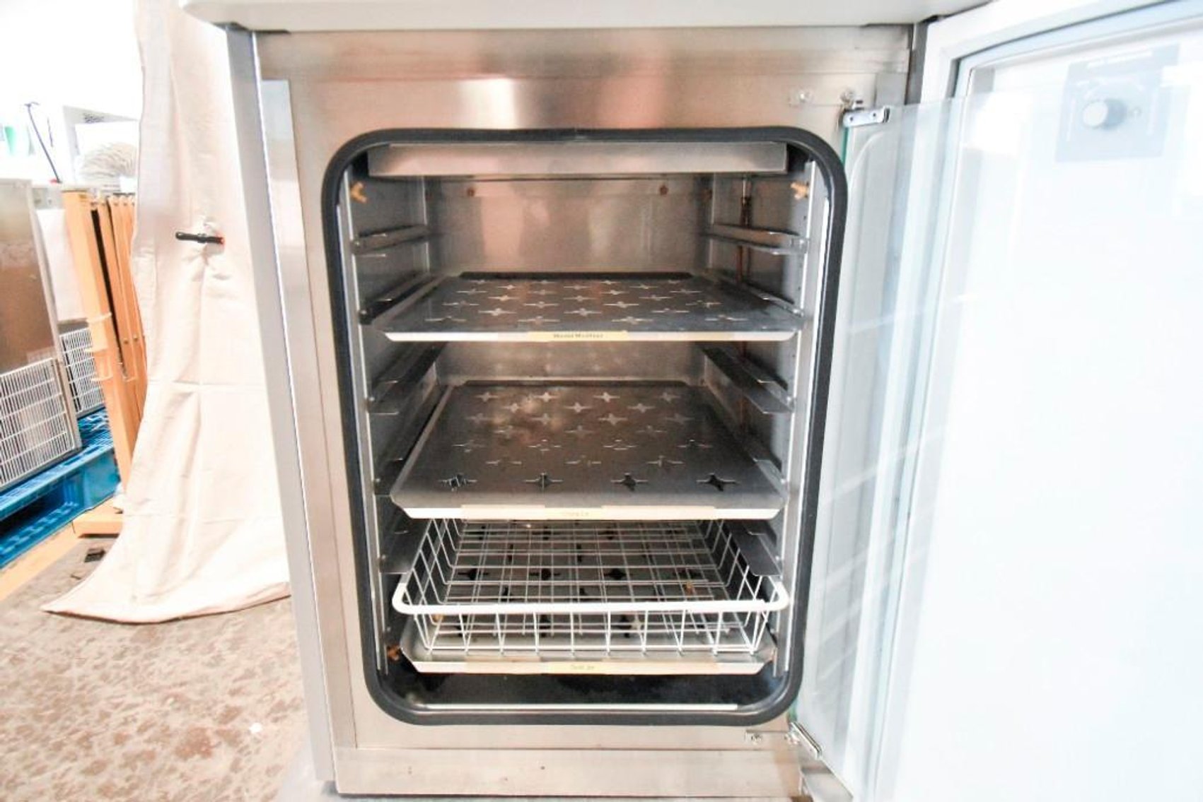 Image for MJK1793 VWR Oven (9000ZZMFG)