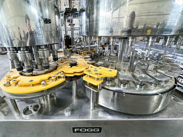 Image for MJK2519 15 Head Fogg Rotary Filler and Capper with Elevator