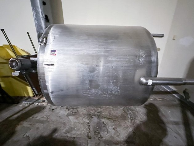 Image for MJK2514 1060 Gallon Liquid Mixing Tank with Agitation Blade