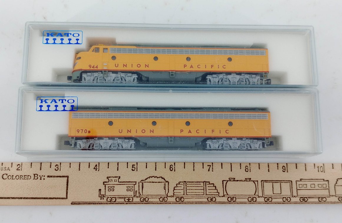 2 KATO N SCALE UNION PACIFIC E9A #944 & E9B #970B DIESEL LOCOMOTIVES, 2 OBS  INV 263331558
