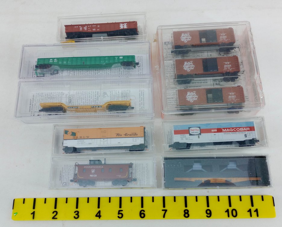 10 MIXED MICRO-TRAINS N SCALE FREIGHT CARS & CABOOSE, 8 OBS  INV 263331762