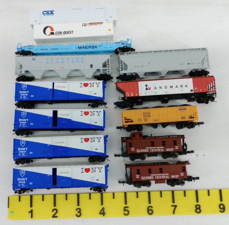 11 ASSORTED N GAUGE FREIGHT CARS & CABOOSES DHNY ILLINOIS CENTRAL NYC MAERSK  INV 263331765