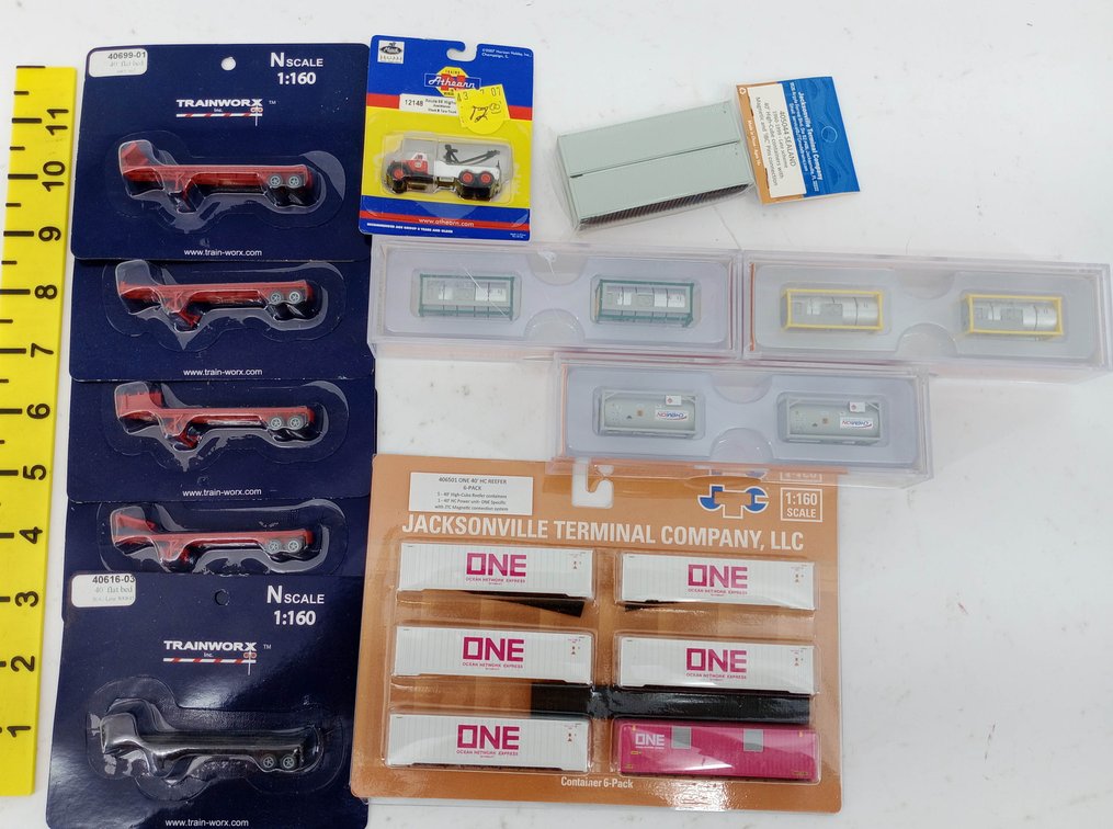 ASSORTED N SCALE TRAINWORX FLATBEDS, JTC CONTAINERS & ATHEARN TOW TRUCK  INV 263331891