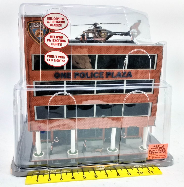 MENARDS 279-4435 O GAUGE ONE POLICE PLAZA BUILDING W/ HELICOPTER, OB  INV 263390017