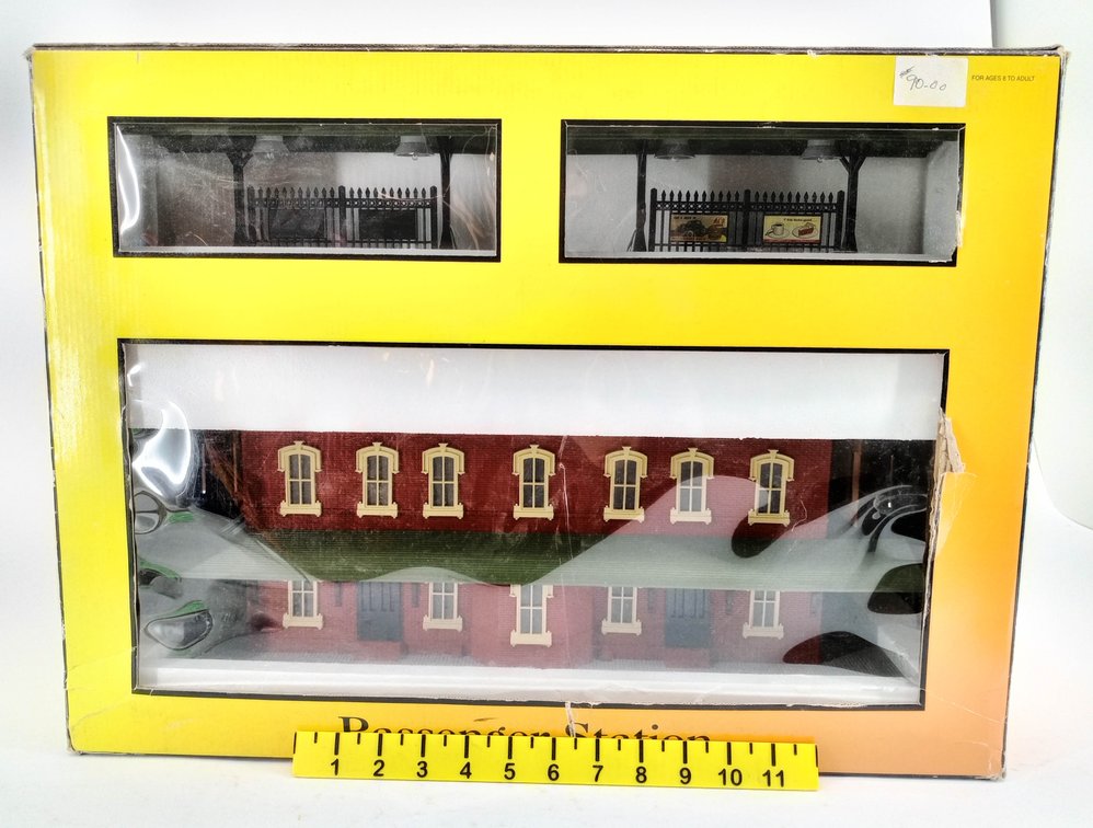 RAIL KING 30-90094 O GAUGE PASSENGER STATION W/ 2 PLATFORM SHELTERS, OB  INV 263390001