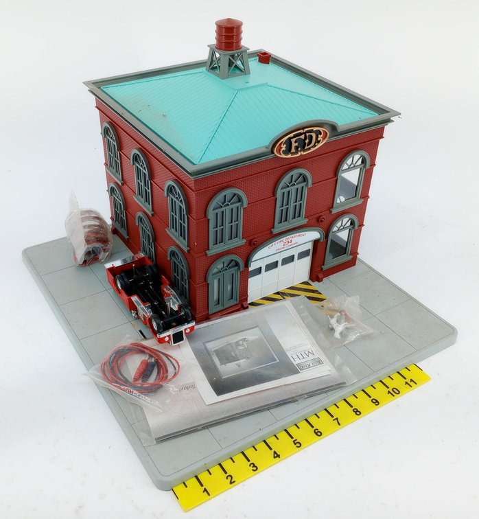 MTH RAIL KING O GAUGE CITY FIRE DEPARTMENT 234 FIREHOUSE W/ FIRE TRUCK & ACCESSORIES  INV 263390006