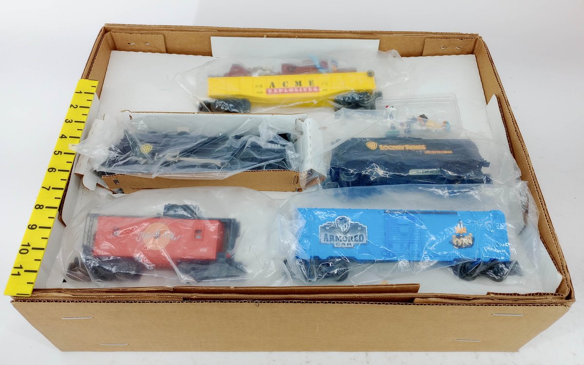LIONEL 6-21936 LOONEY TUNES EXPRESS 0-27 GAUGE TRAIN SET, OB  INV 263390026