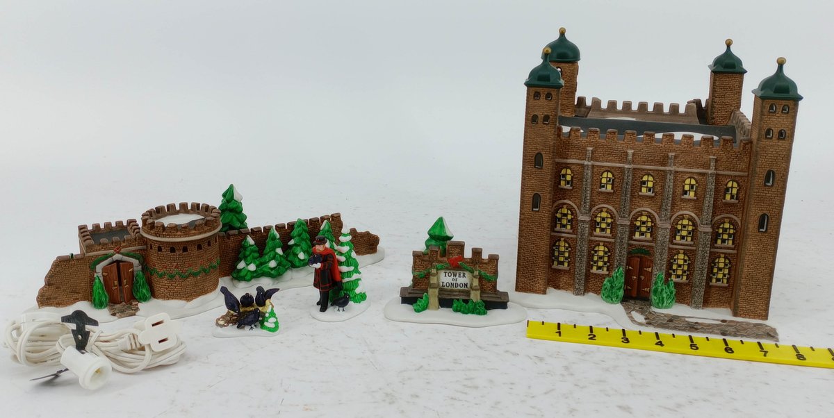 5 CERAMIC LIGHTED TOWER OF LONDON CHRISTMAS VILLAGE PIECES CASTLE WALL BEEFEATER RAVENS & SIGN  INV 263390130