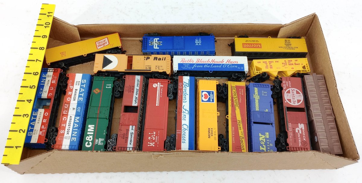 ASSORTED HO SCALE BOXCARS, REEFERS & HOPPER, MORRELL, SANTA FE, CP RAIL, L&N, STATE OF MAINE  INV 263390114