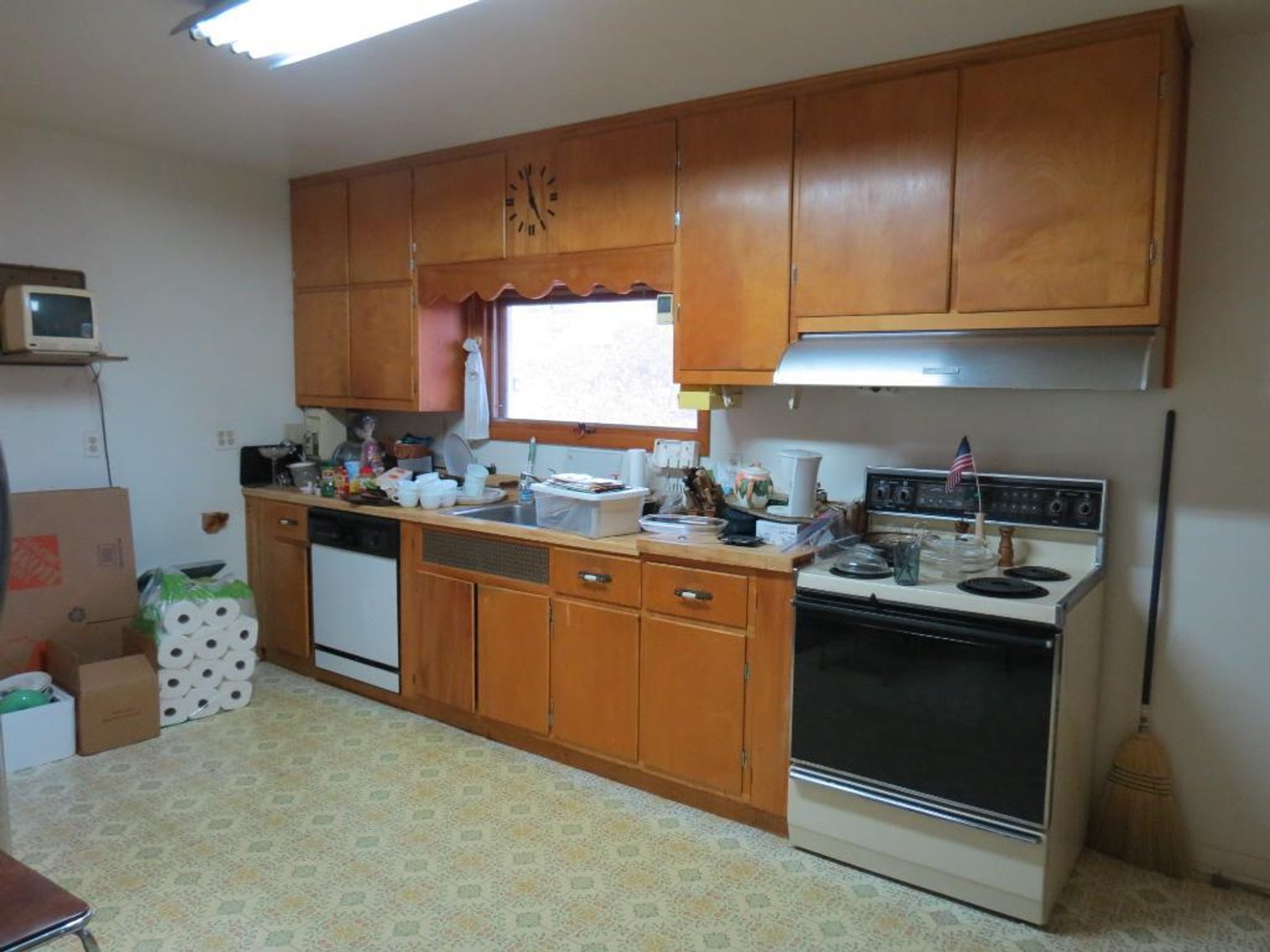Image for Wholesale Estate Clean Out