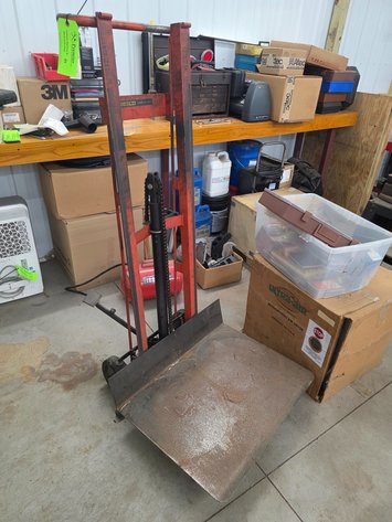 Image for Wesco Mfg. 750 Lb. Cap. Hydraulic Die Lift Cart.