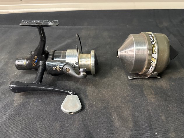 Image for 2 Fishing Reels