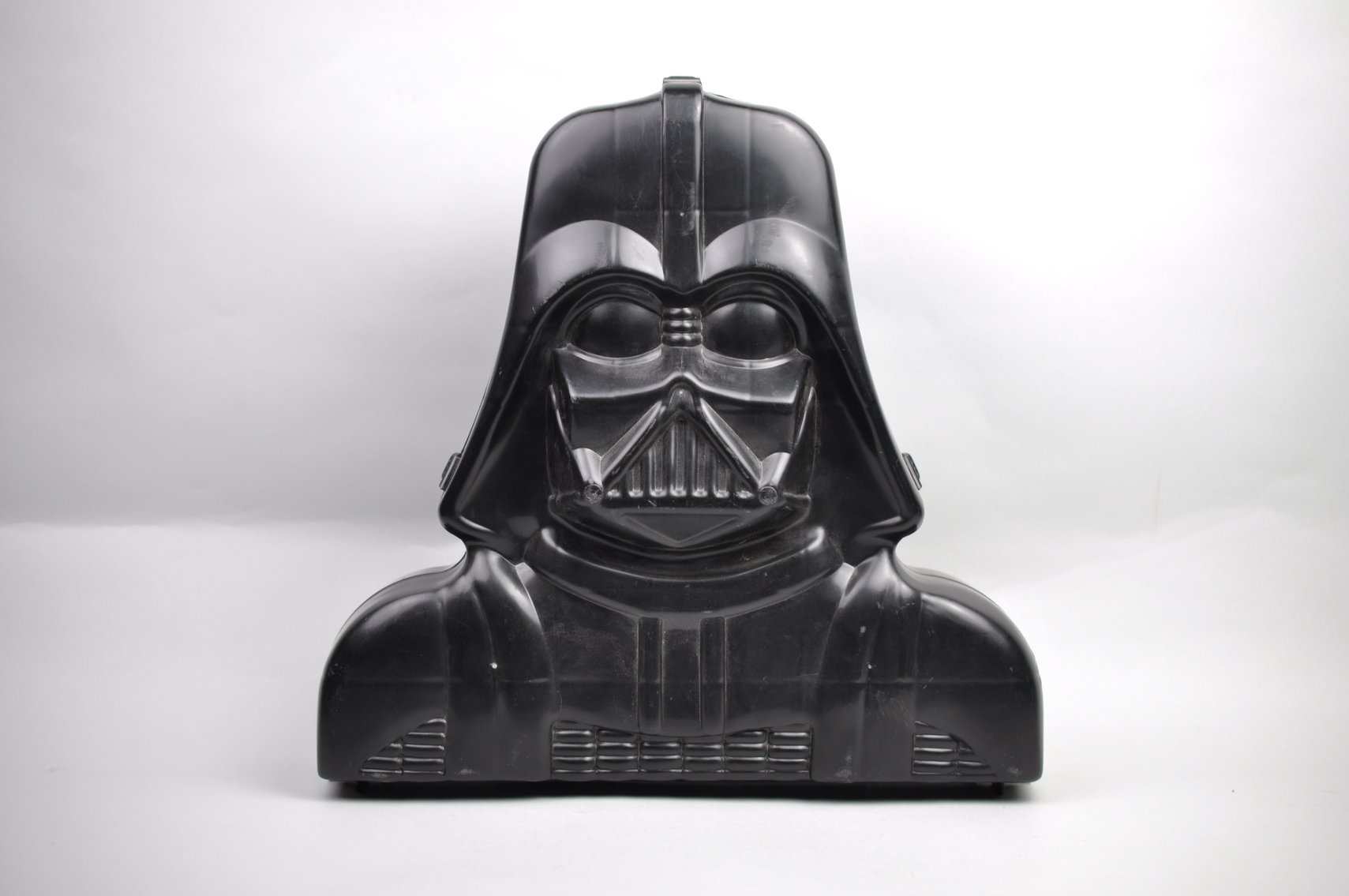 Vintage Star Wars Darth Vader Case w/Figures