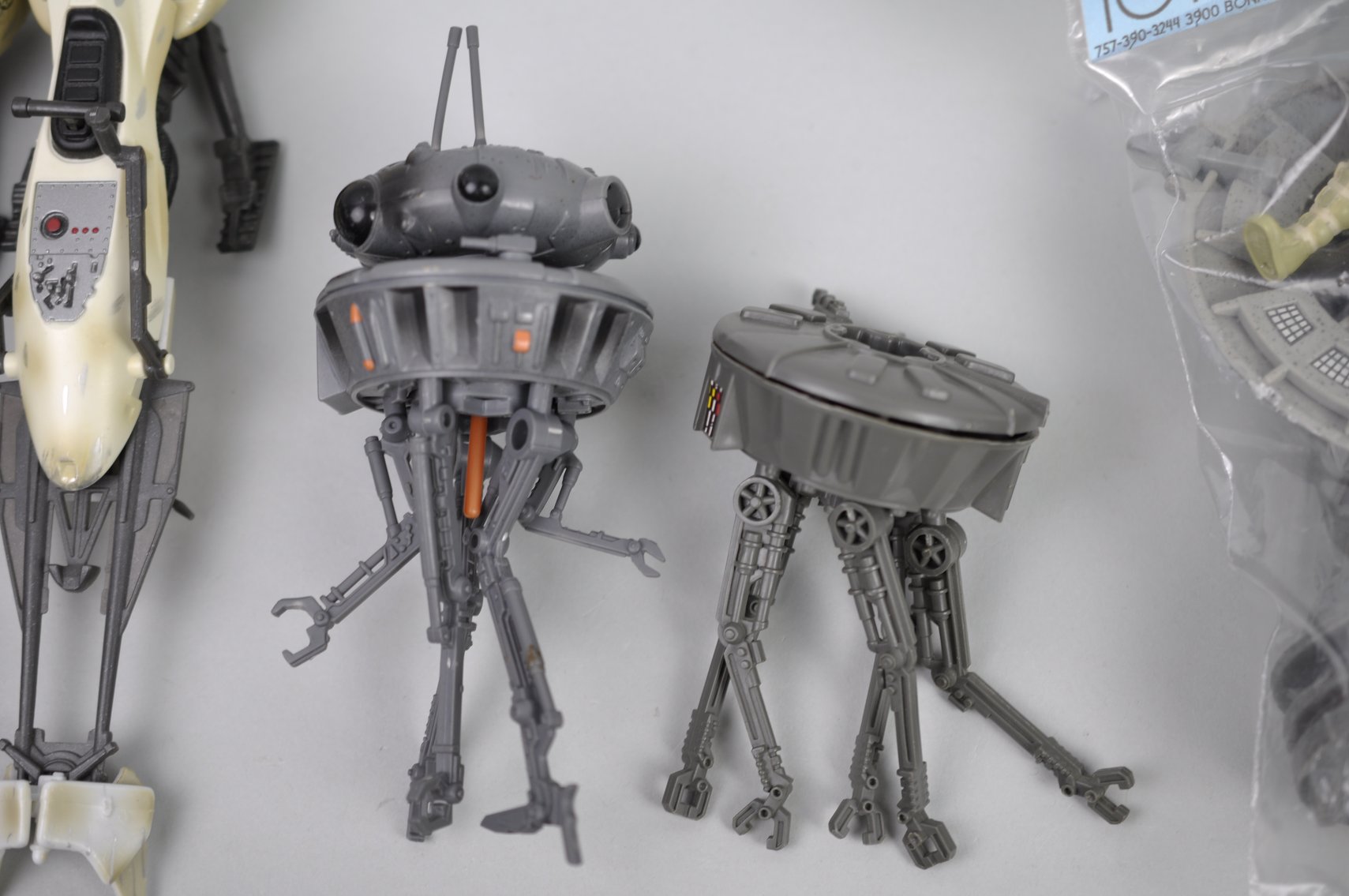 Star Wars: Land Speeders, Droids, & Figures