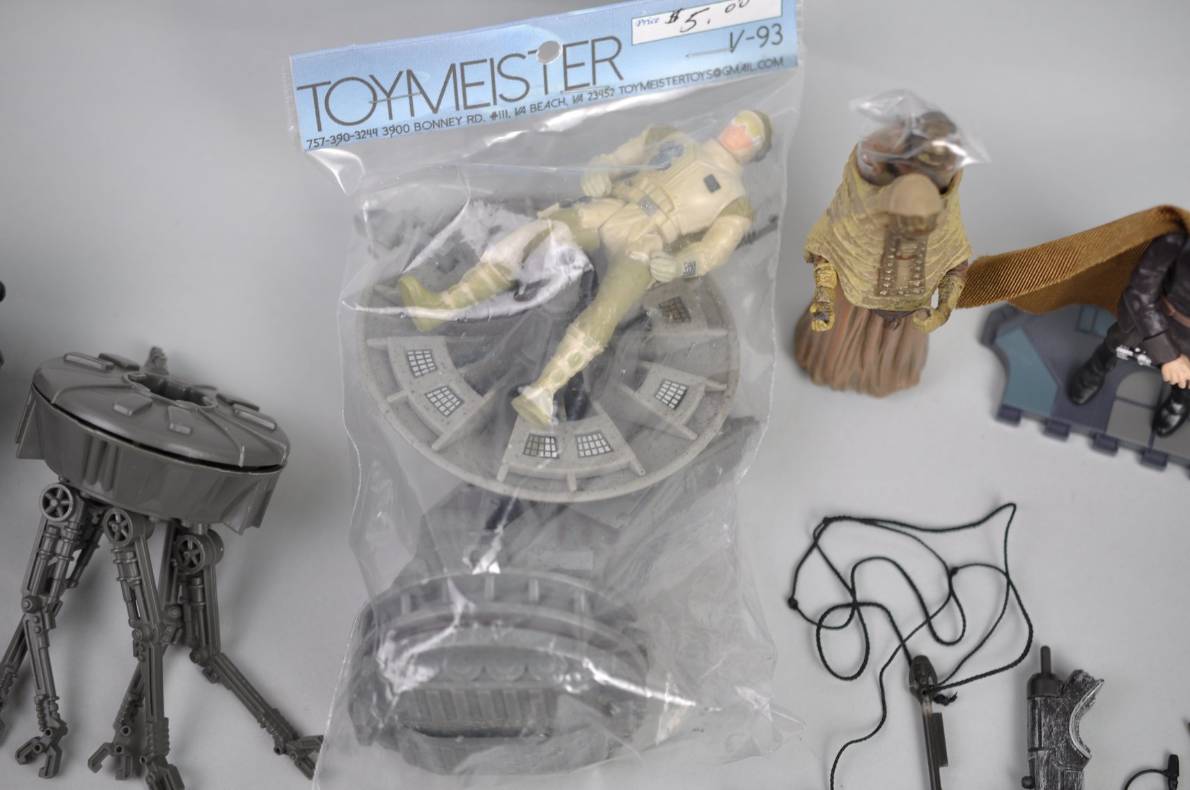 Star Wars: Land Speeders, Droids, & Figures
