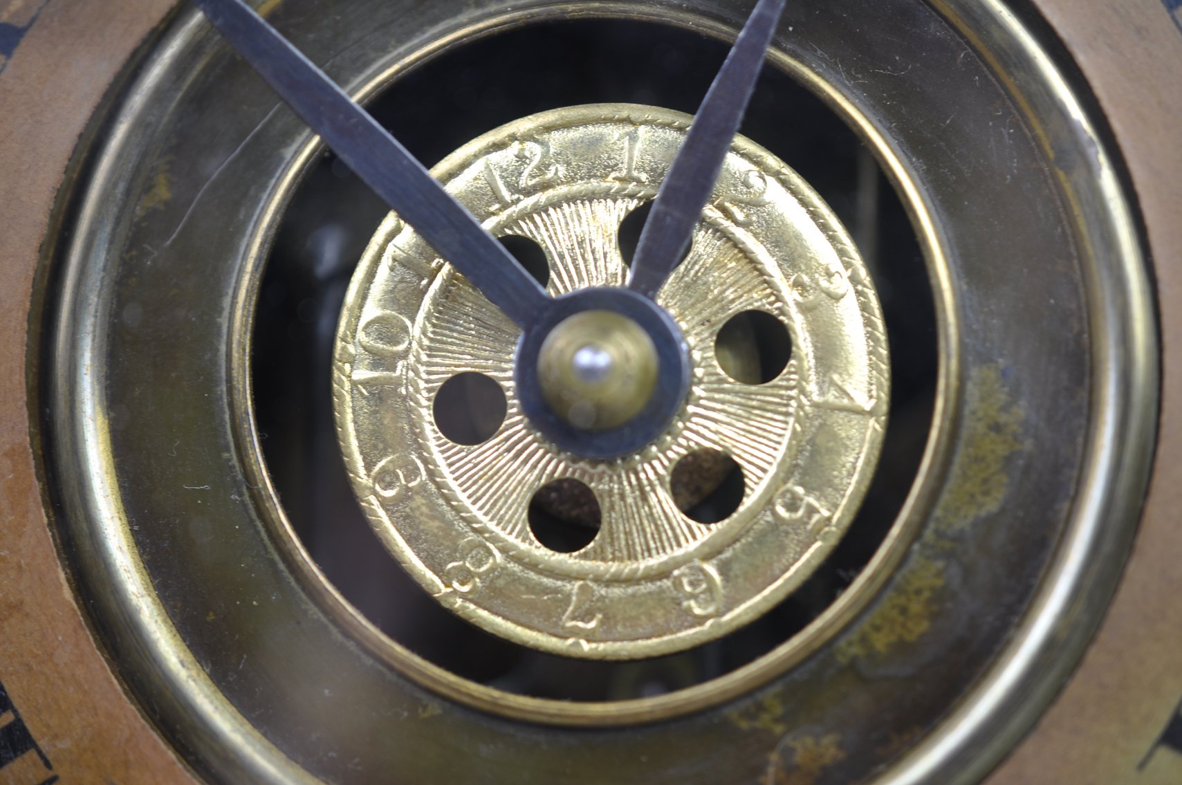 E. Ingraham Gingerbread Clock