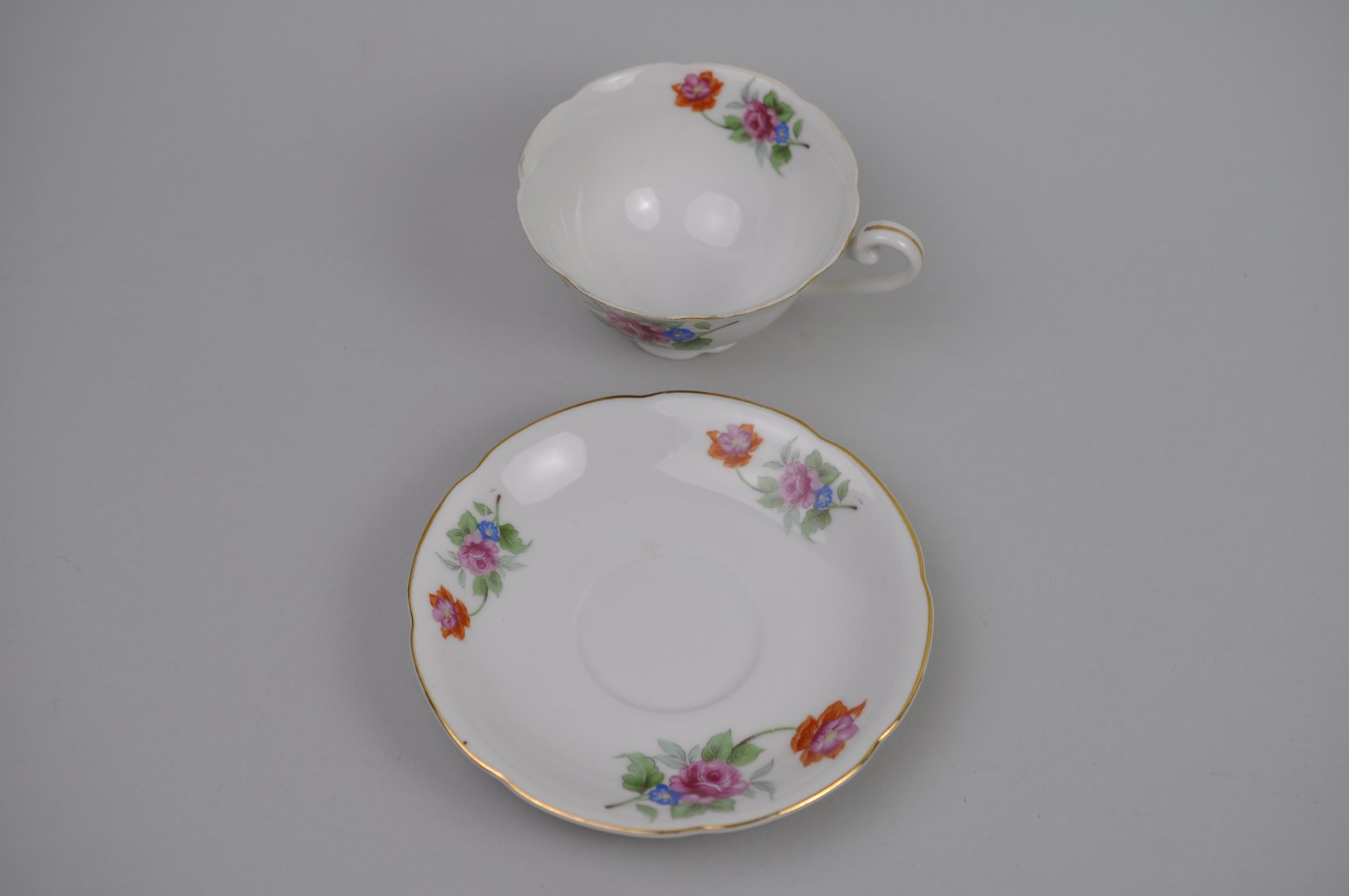 Teacups w/ Saucers Collection