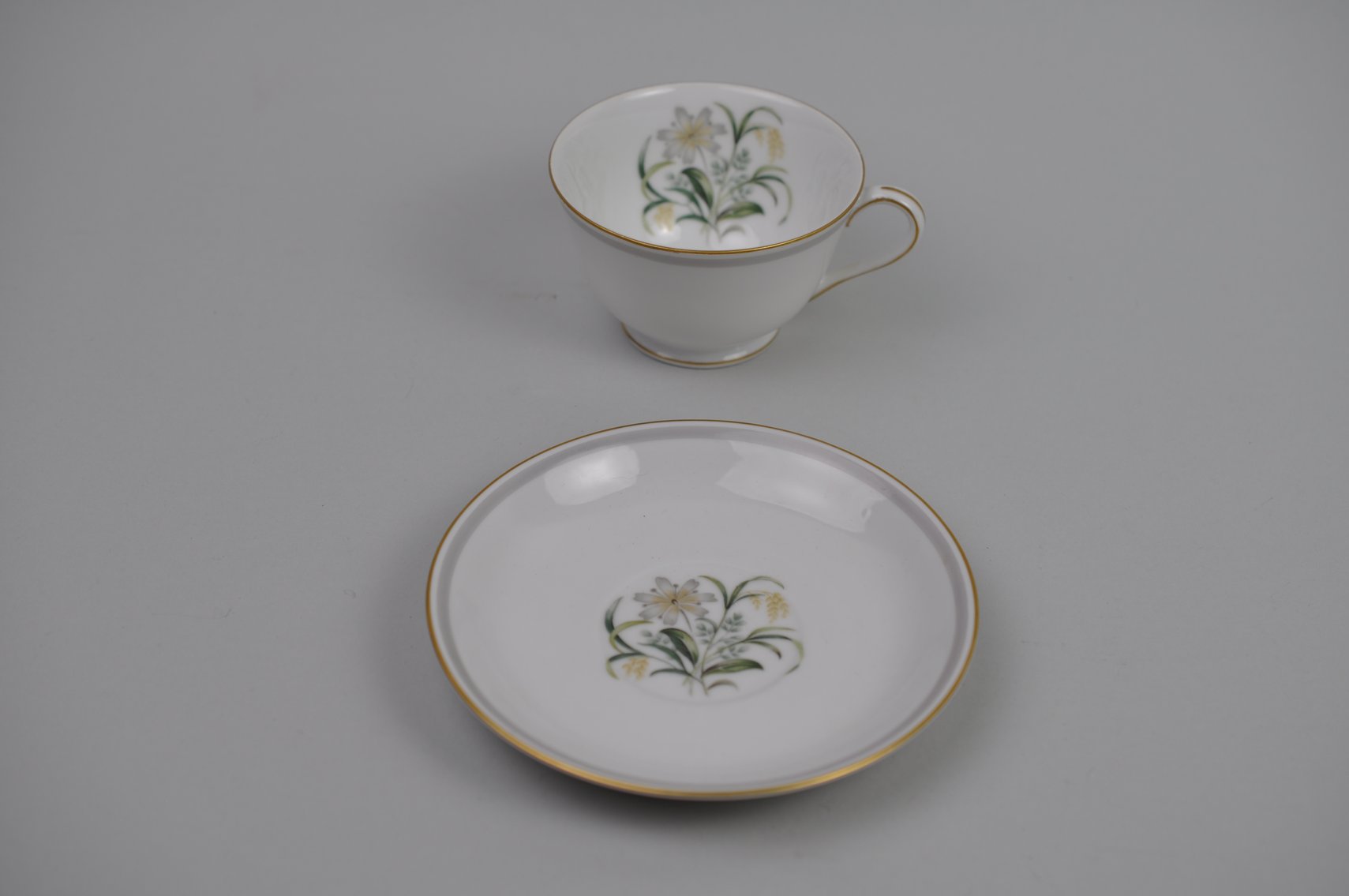 Teacups w/ Saucers Collection