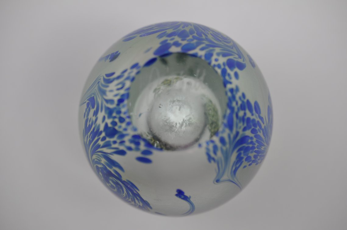 Eickholt 1998 Iridescent Art Glass Egg Vessel