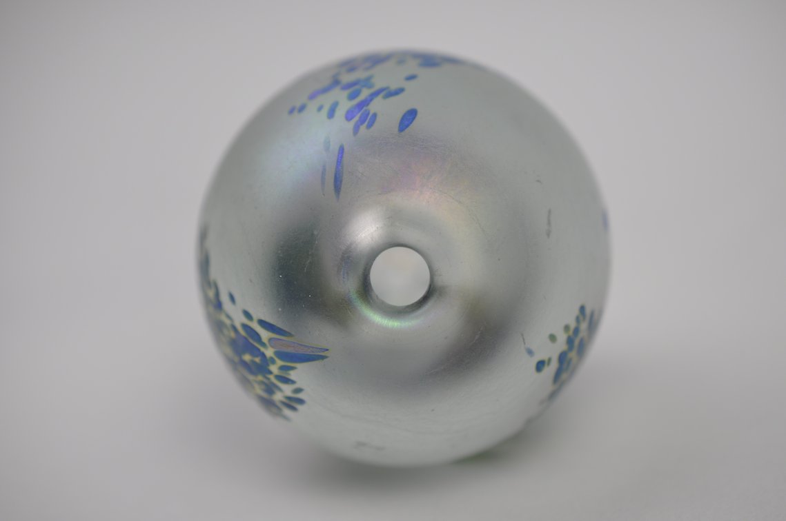 Eickholt 1998 Iridescent Art Glass Egg Vessel