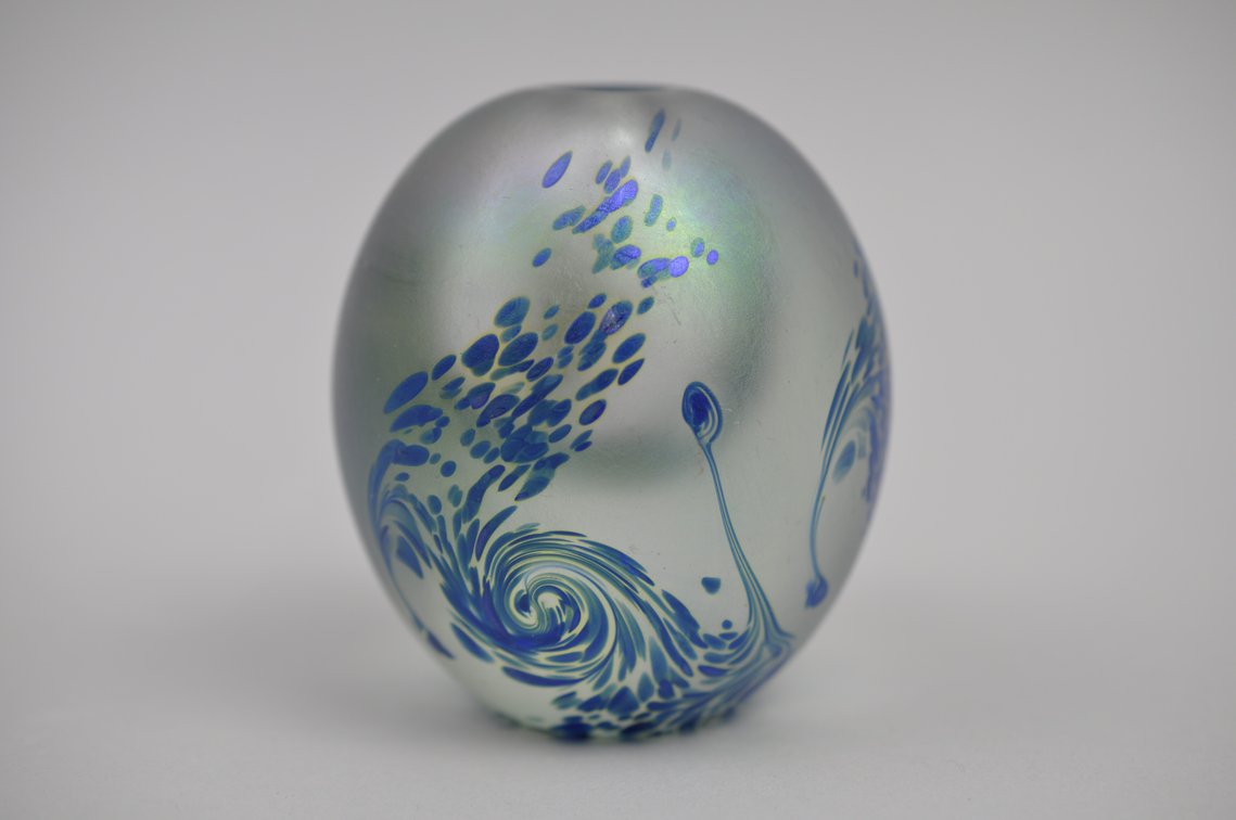 Eickholt 1998 Iridescent Art Glass Egg Vessel