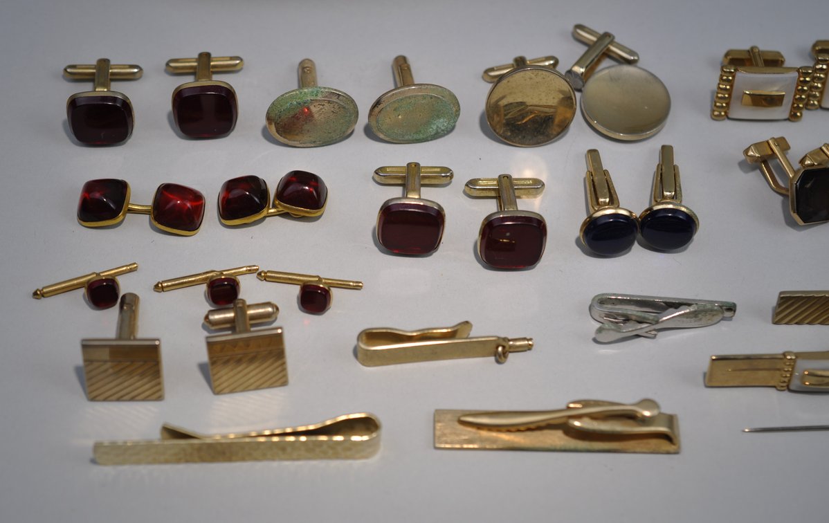 Plates, Cufflinks, Pins, Nurse Headgear & More