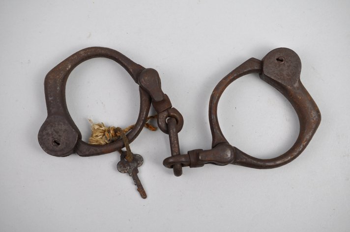 1899 Bean Cobb Handcuffs with Key