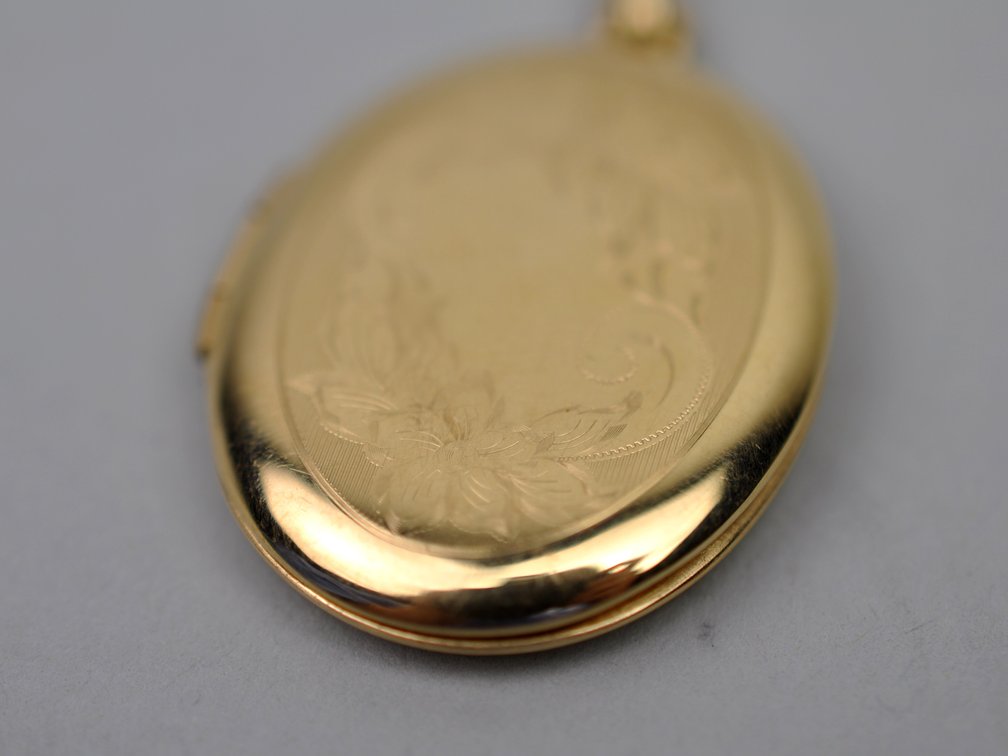 14K Gold Locket Oval Engraved