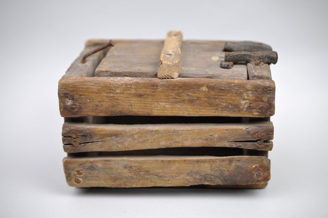 Primitive Cricket Box