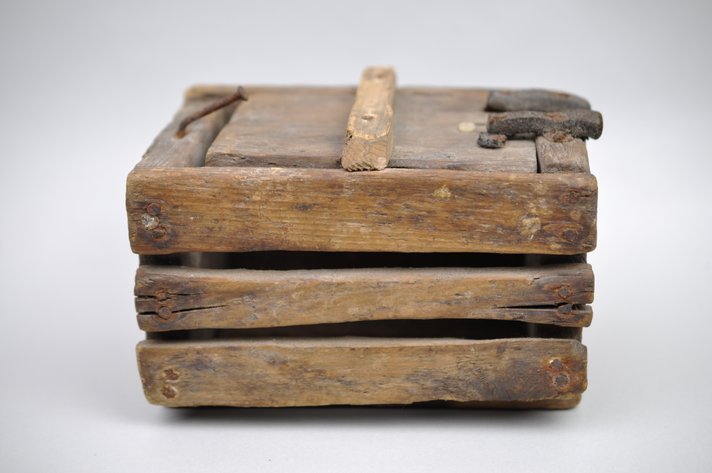 Primitive Cricket Box