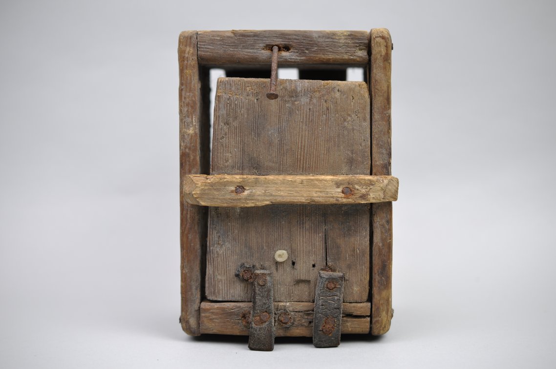 Primitive Cricket Box