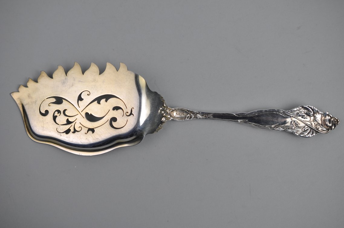 Reed & Barton Les Six Fleurs Pattern Sterling Silver Macaroni Server