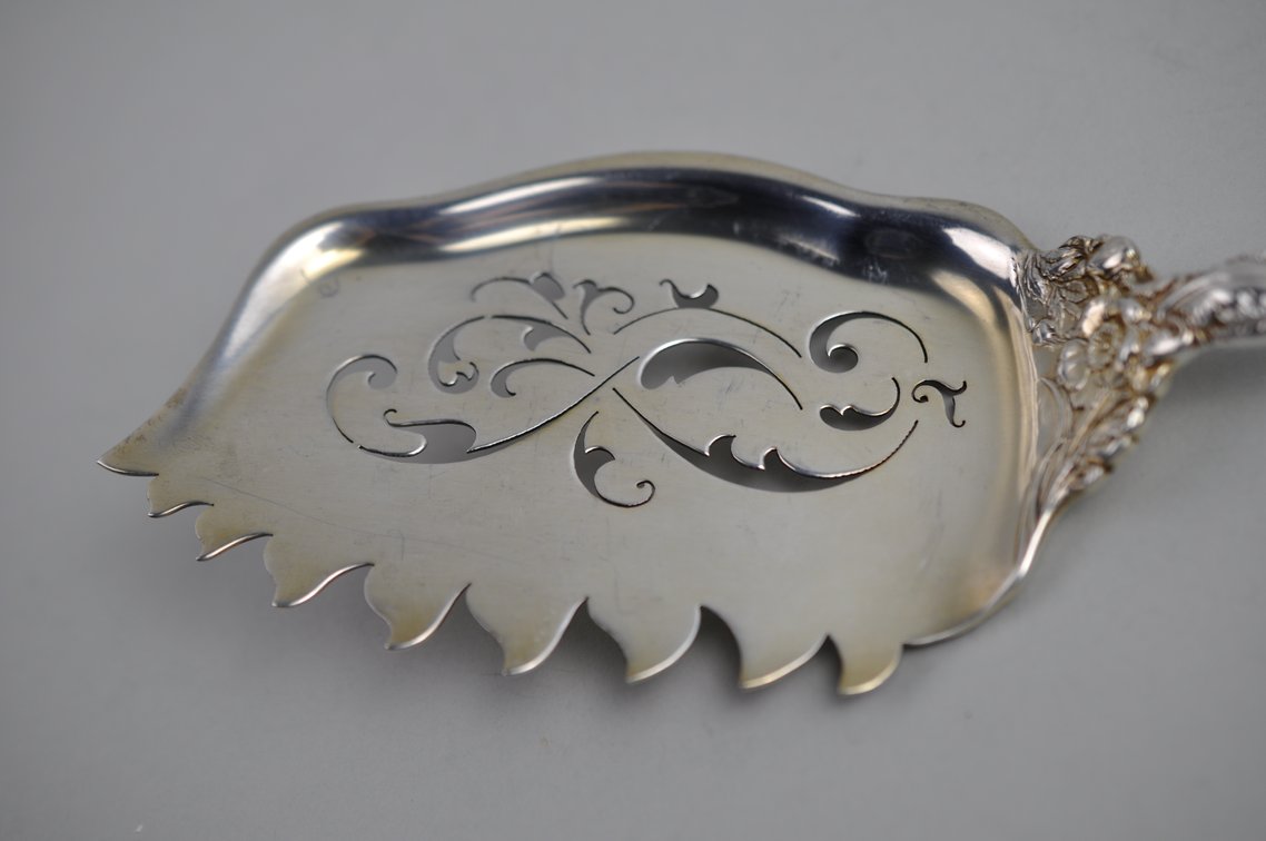 Reed & Barton Les Six Fleurs Pattern Sterling Silver Macaroni Server