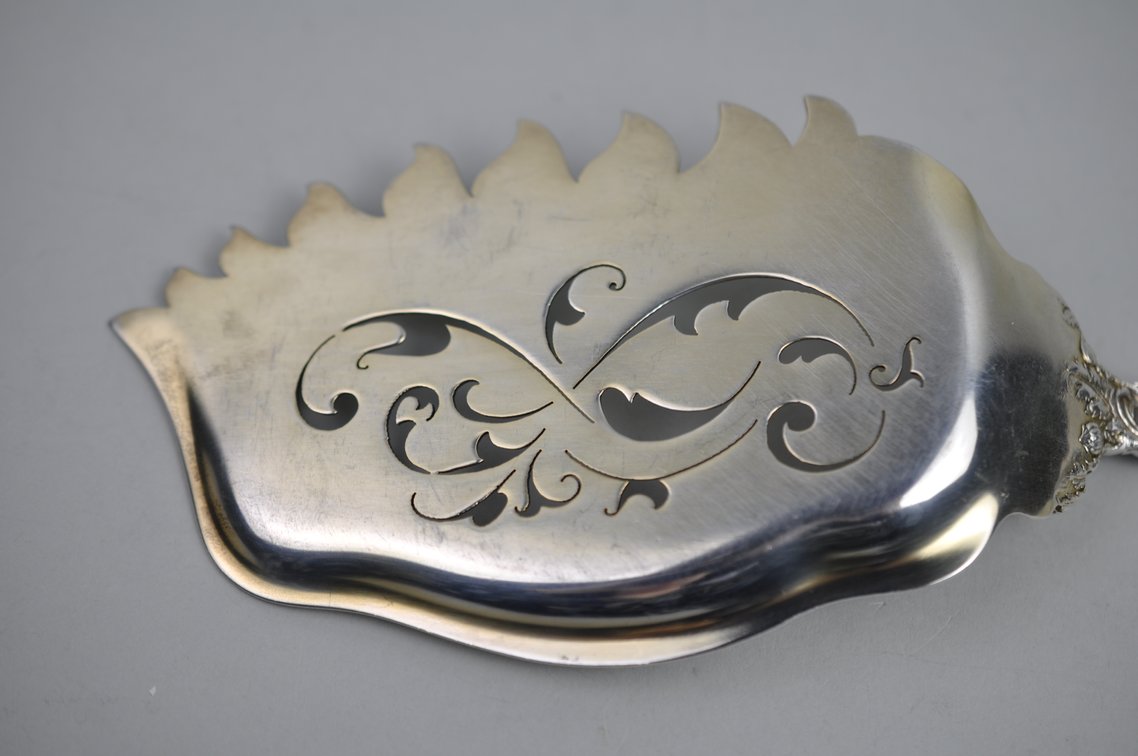 Reed & Barton Les Six Fleurs Pattern Sterling Silver Macaroni Server