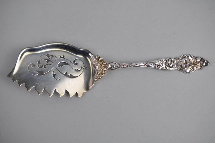 Reed & Barton Les Six Fleurs Pattern Sterling Silver Macaroni Server